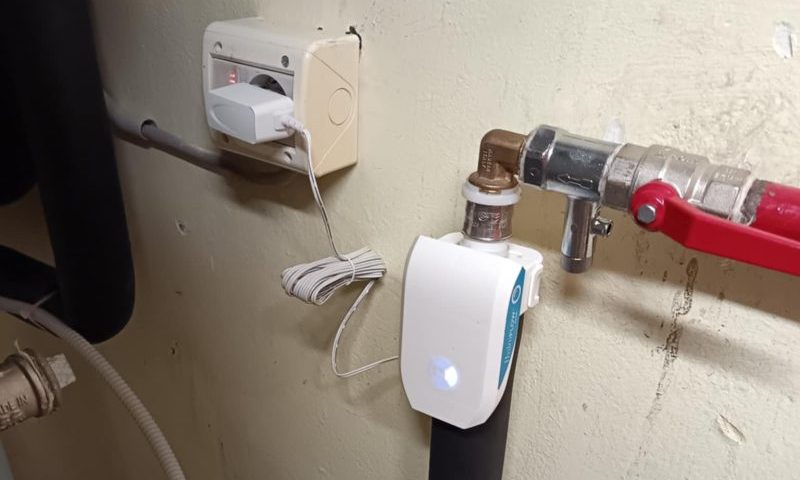 HydroFLOW priklop na elektriko – napajalnik v vtičnico